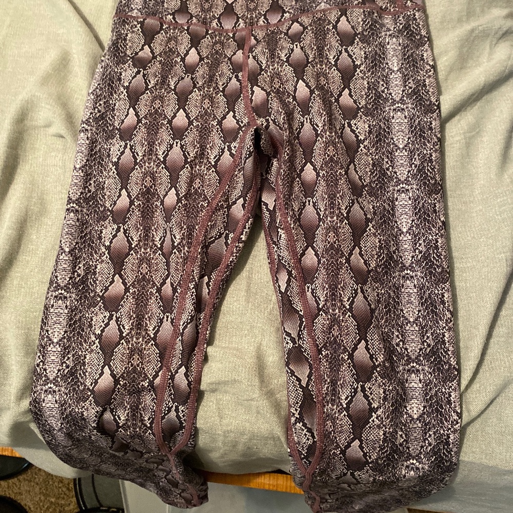 Snake print leggings